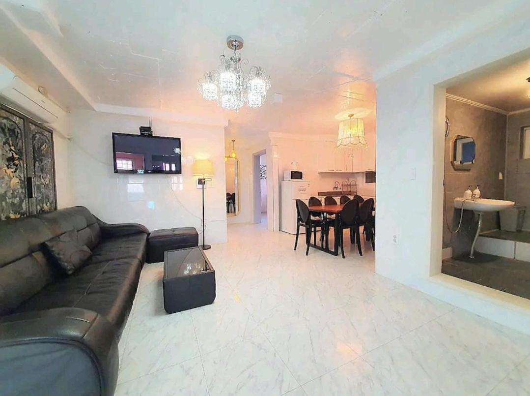Apartment Y *