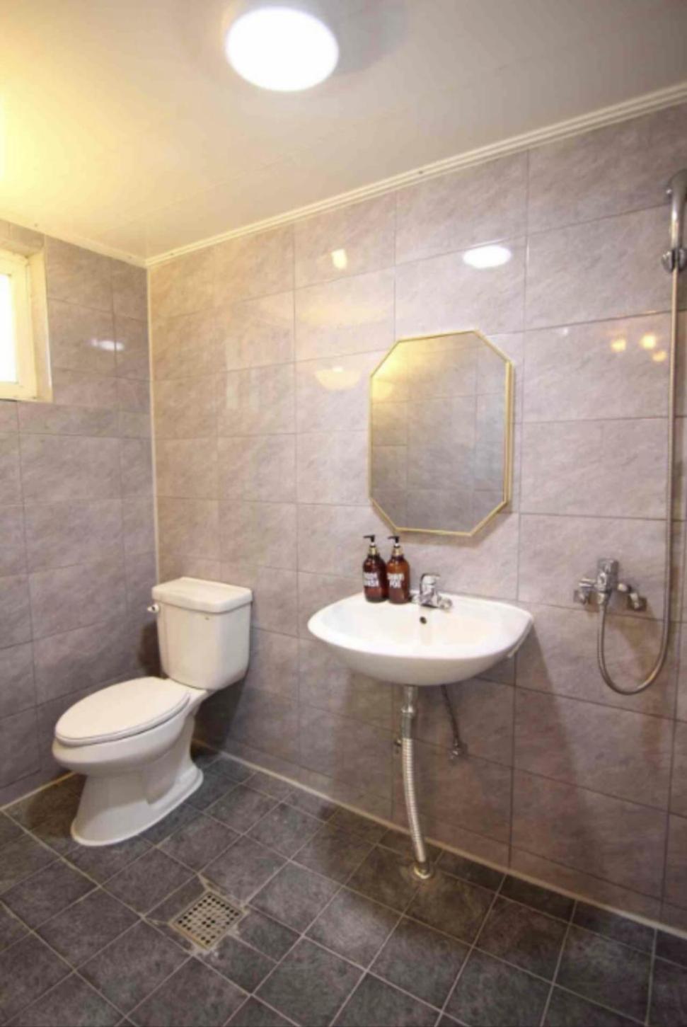 Y Apartment *